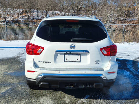 2017 Nissan Pathfinder SL