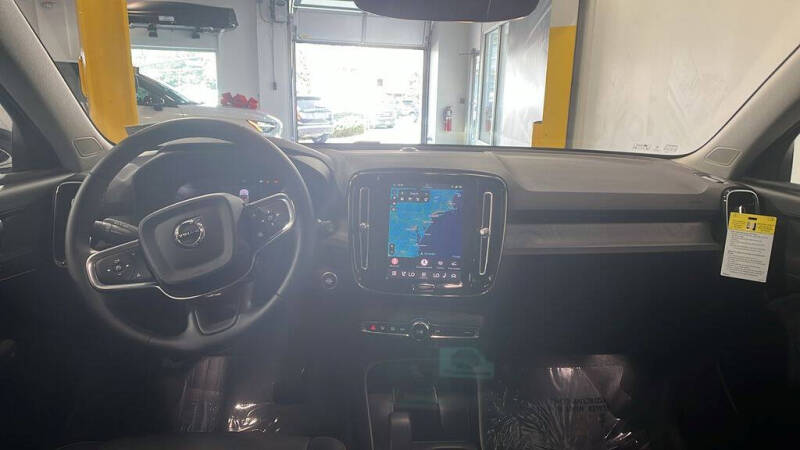 2026 Volvo XC40 B5 Core