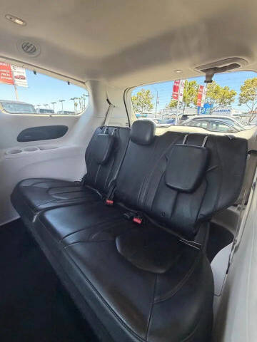 2017 Chrysler Pacifica Touring-L Plus