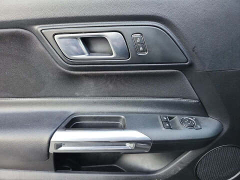 2022 Ford Mustang EcoBoost