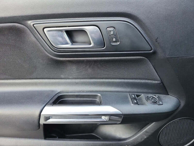 2022 Ford Mustang EcoBoost