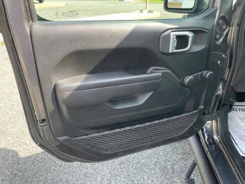 2022 Jeep Gladiator Sport