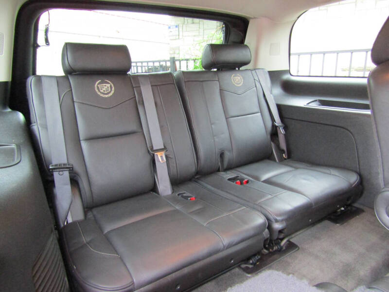 2013 Cadillac Escalade Platinum Edition