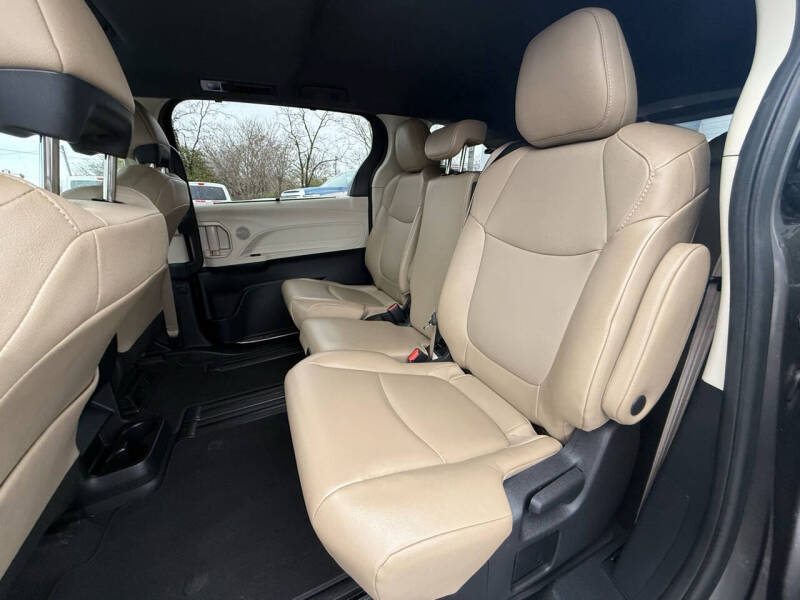 2021 Toyota Sienna XLE 8-Passenger