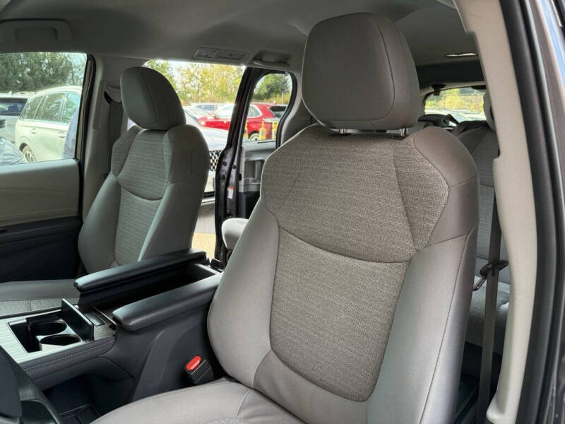 2021 Toyota Sienna LE 8-Passenger