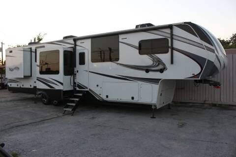 2021 Grand Design Travel Trailer for sale at Clear Lake Auto World in League City TX