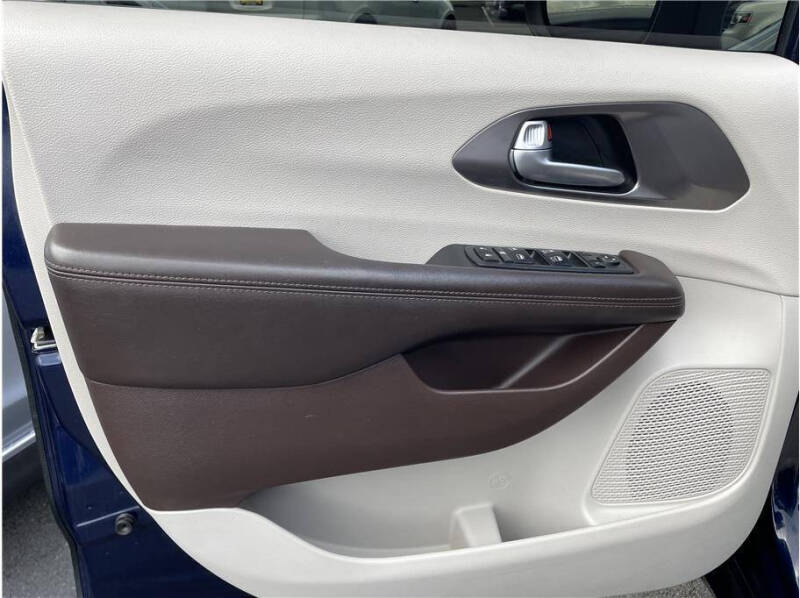 2017 Chrysler Pacifica LX