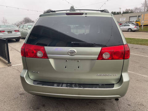 2009 Toyota Sienna LE 8-Passenger