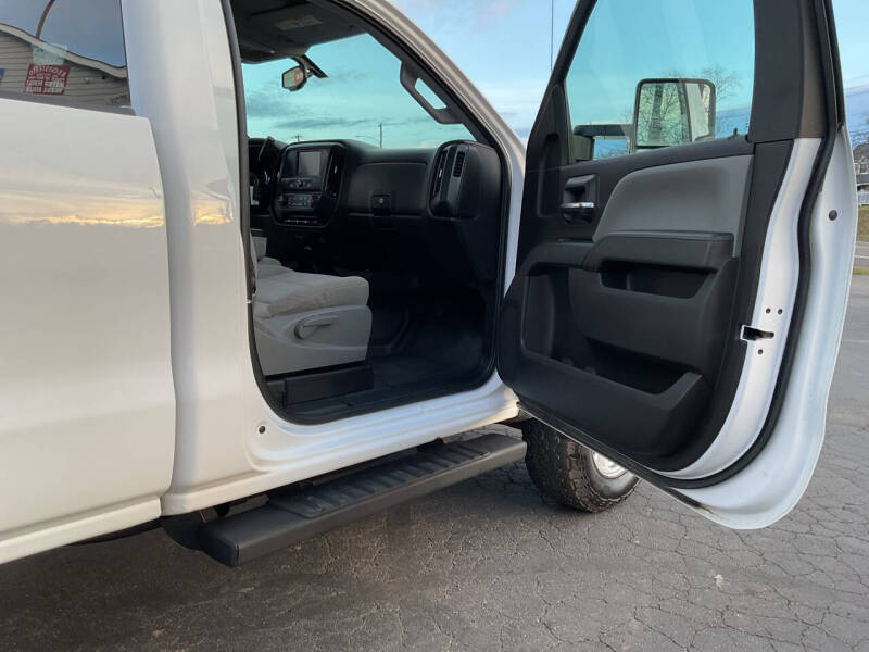 2017 Chevrolet Silverado 2500HD Work Truck photo 18