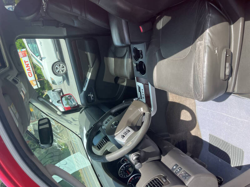 2011 Nissan Pathfinder LE