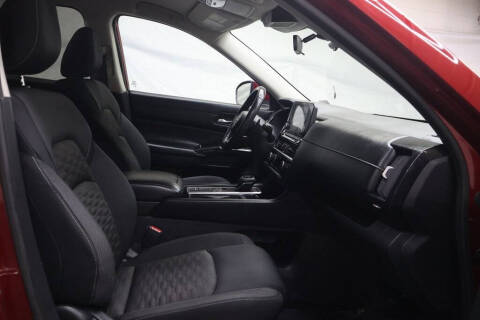 2022 Nissan Pathfinder SV