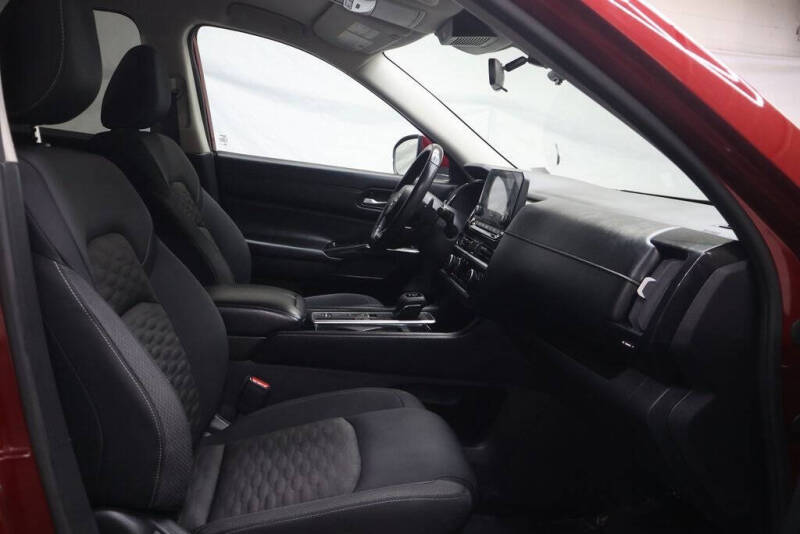 2022 Nissan Pathfinder SV