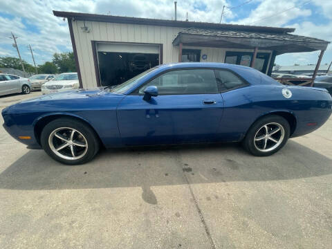 2010 Dodge Challenger for sale at El Rancho Auto Sales in Des Moines IA