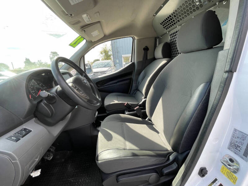 2021 Nissan NV200 SV photo 9