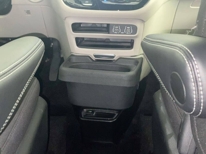 2024 Chrysler Voyager LX