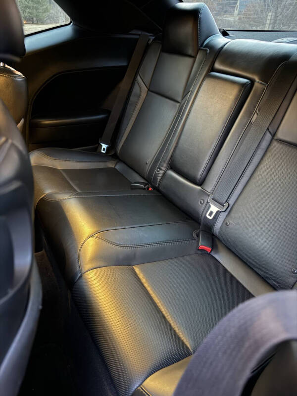 2016 Dodge Challenger SXT Plus