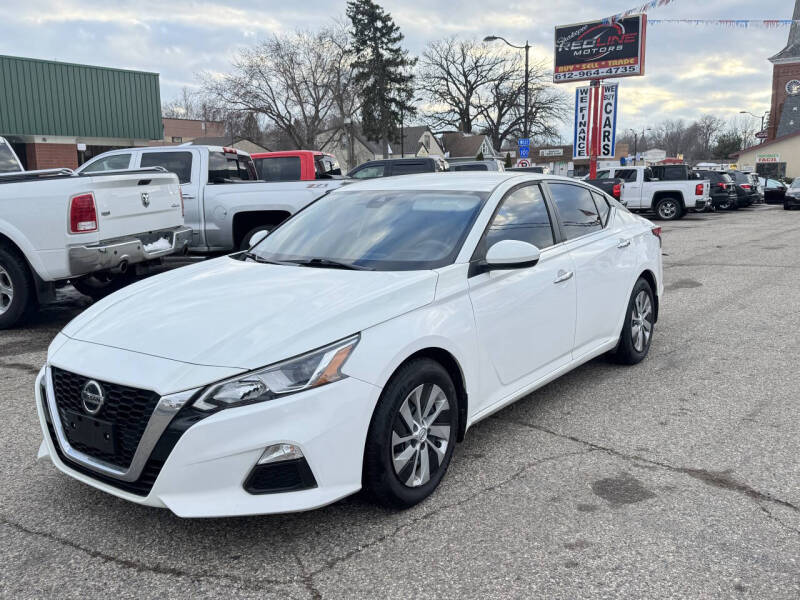 2021 Nissan Altima for sale at Shakopee Redline Motors in Shakopee MN