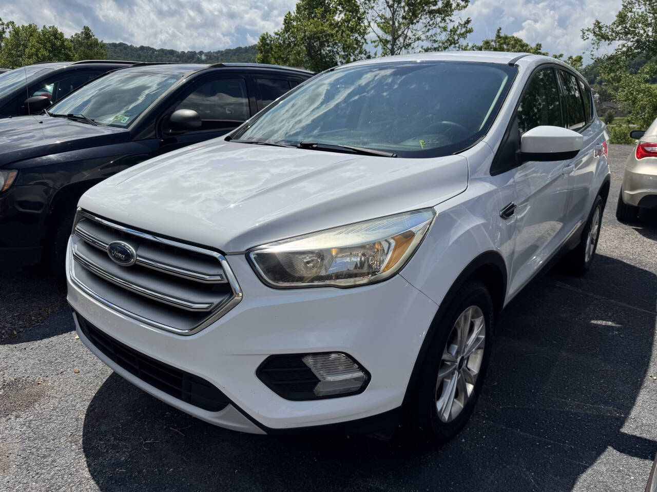 White 2017 Ford Escape SE AWD SE 4dr SUV 1