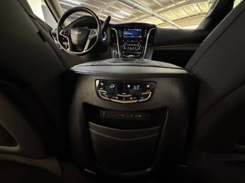 2017 Cadillac Escalade Luxury