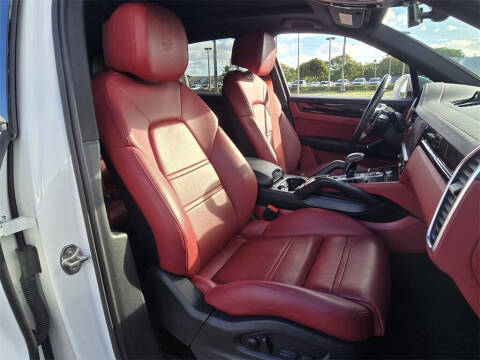 2023 Porsche Cayenne Platinum Edition