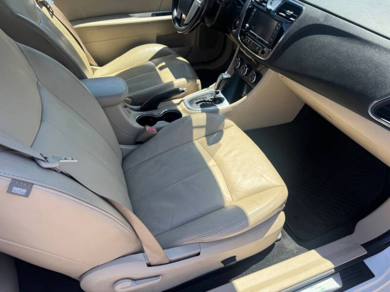 2013 Chrysler 200 Limited