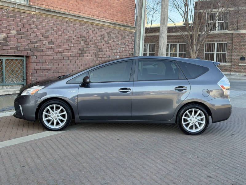 2013 Toyota Prius v Five