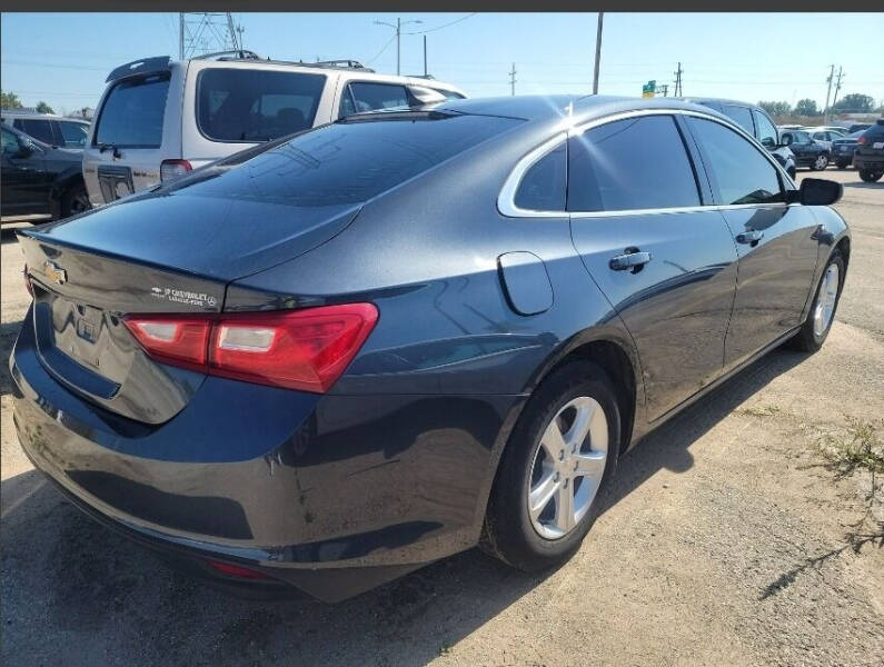 2019 Chevrolet Malibu 1LS photo 2