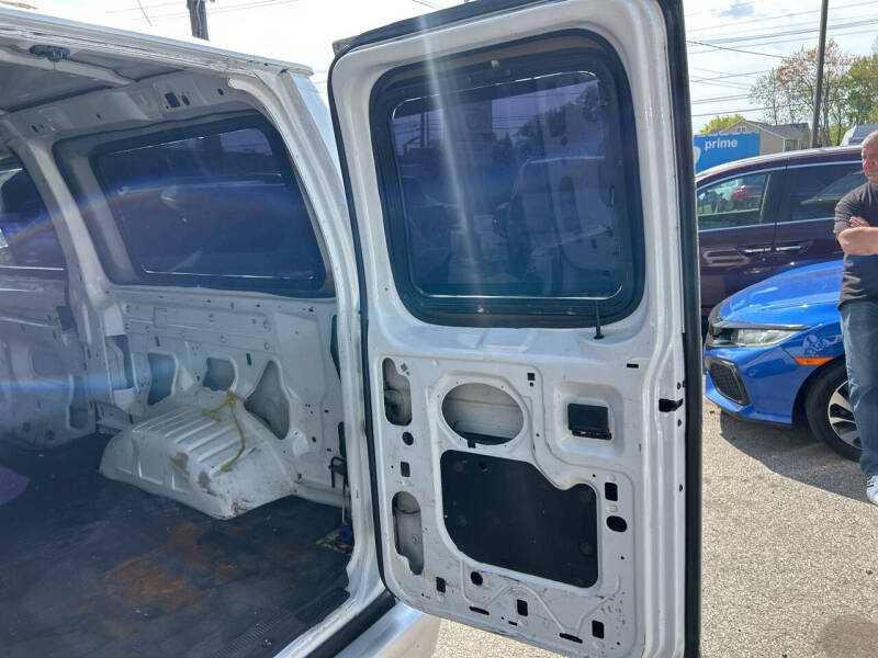 2003 Ford E-Series E-150 Base