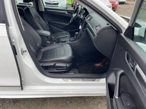 2017 Volkswagen Passat 1.8T R-Line