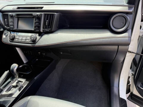 2017 Toyota RAV4 SE