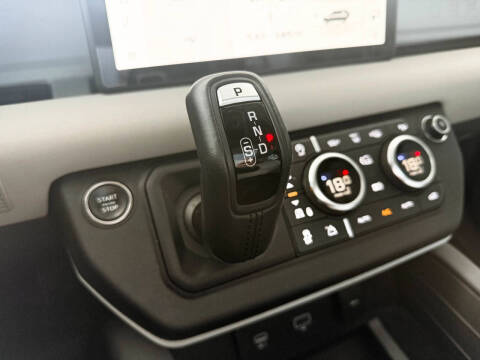 2023 Land Rover Defender 110 SE