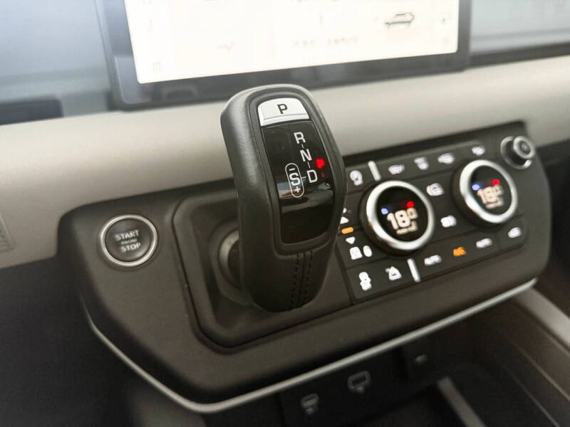 2023 Land Rover Defender 110 SE