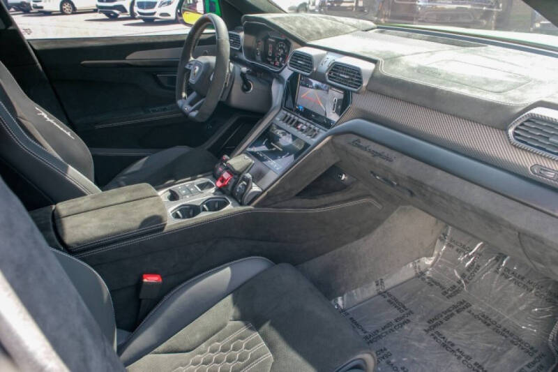 2023 Lamborghini Urus Performante