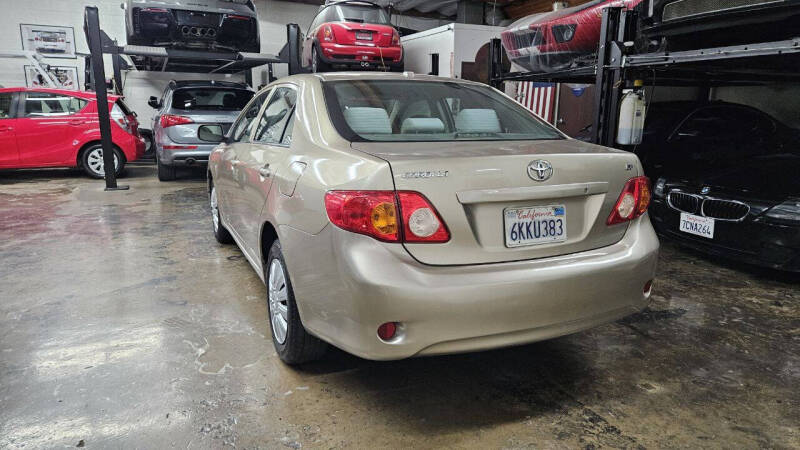 2010 Toyota Corolla LE photo 3