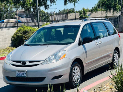 2007 Toyota Sienna for sale at United Star Motors in Sacramento CA