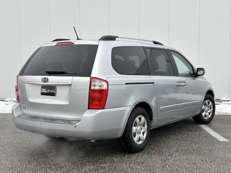 2010 Kia Sedona LX