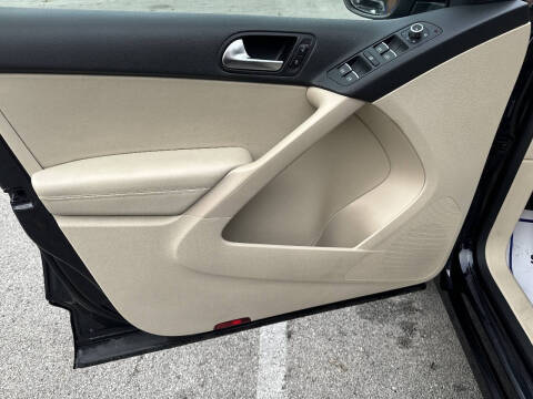 2011 Volkswagen Tiguan SEL 4Motion