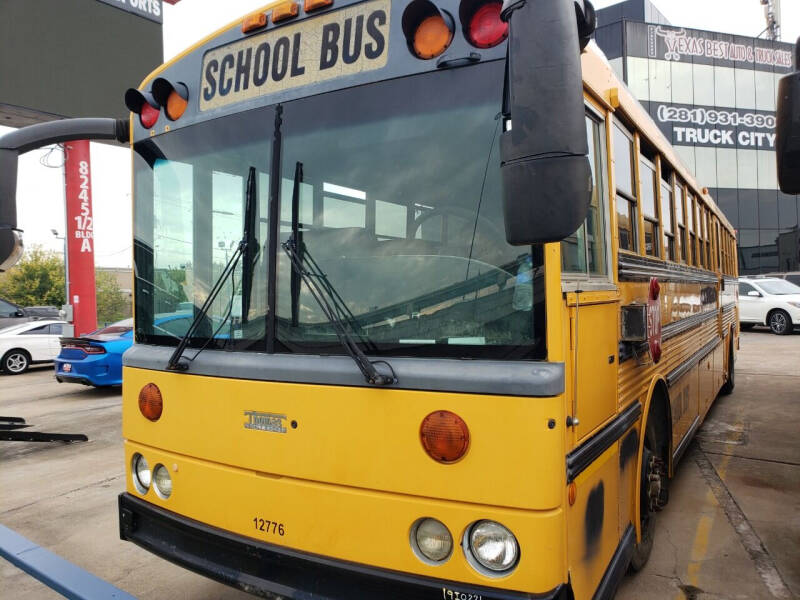 2002 Thomas Built Buses HDX