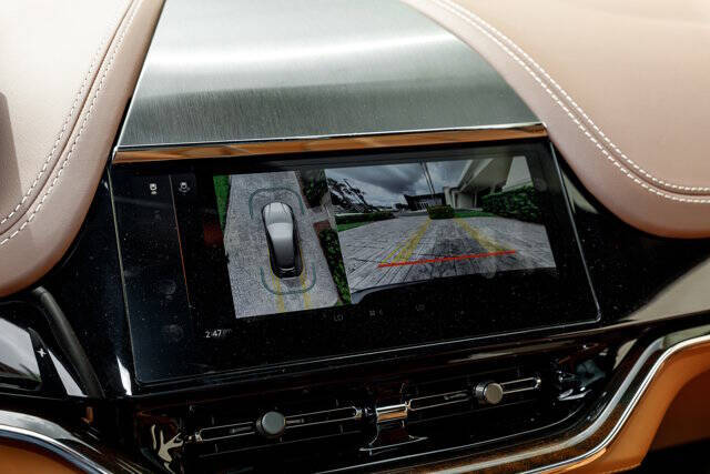 2025 Aston Martin DBX 707