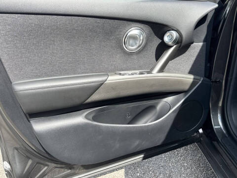 2025 Genesis GV60 Standard