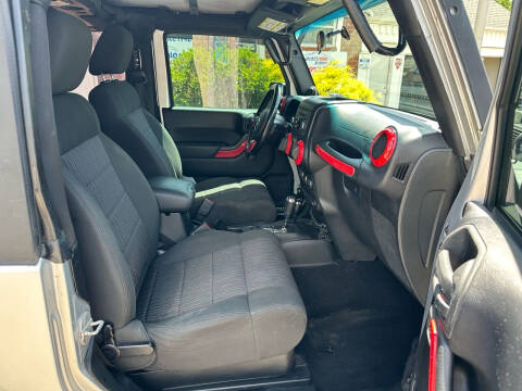 2012 Jeep Wrangler Sahara