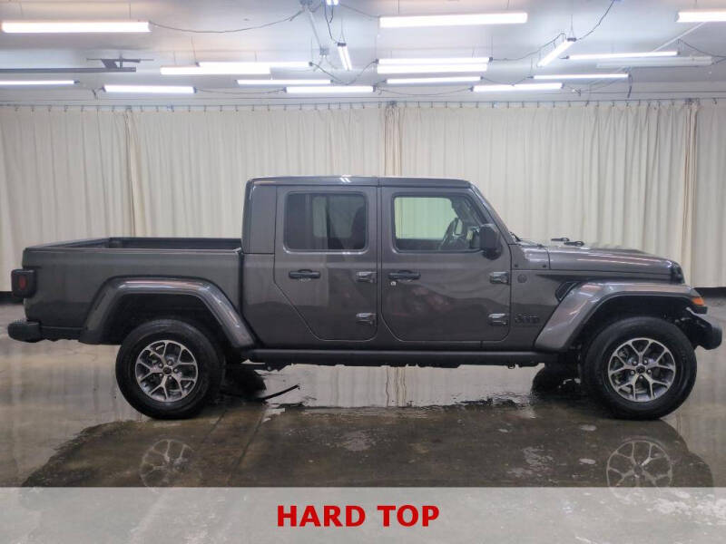 2025 Jeep Gladiator NightHawk