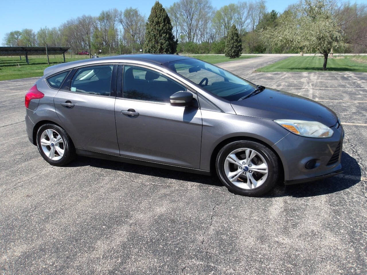 Gray 2014 Ford Focus SE SE 4dr Hatchback 1