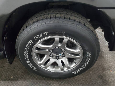 2005 Toyota Sequoia SR5