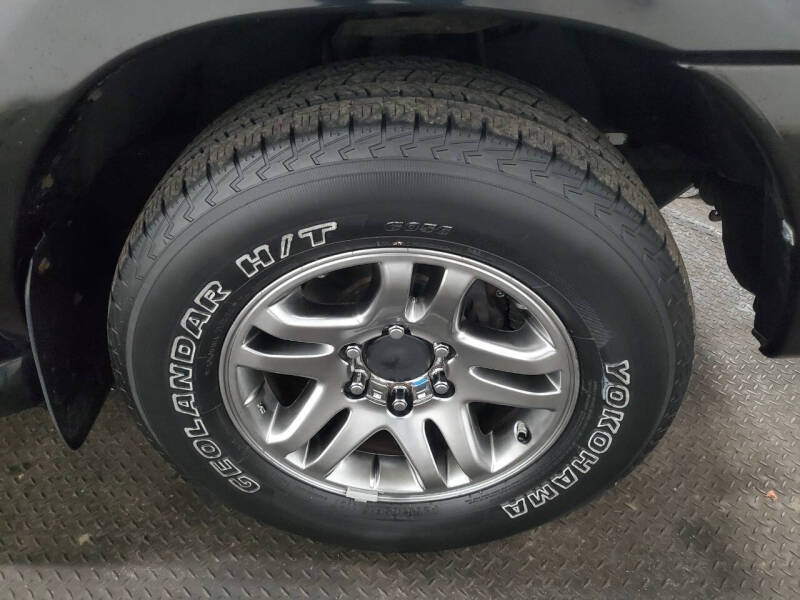 2005 Toyota Sequoia SR5