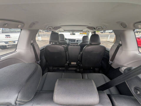2017 Toyota Sienna SE 8-Passenger