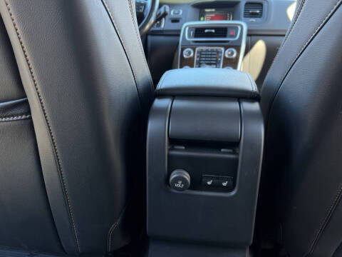 2015 Volvo V60 Cross Country T5 Platinum