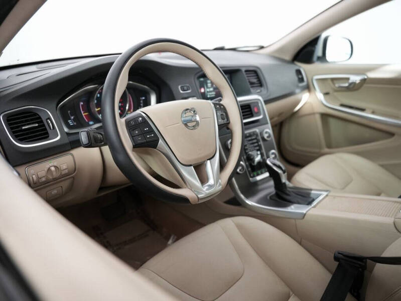 2015 Volvo S60 T5 Drive-E Platinum