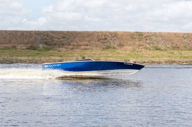 1994 Donzi Marine Classic 22
