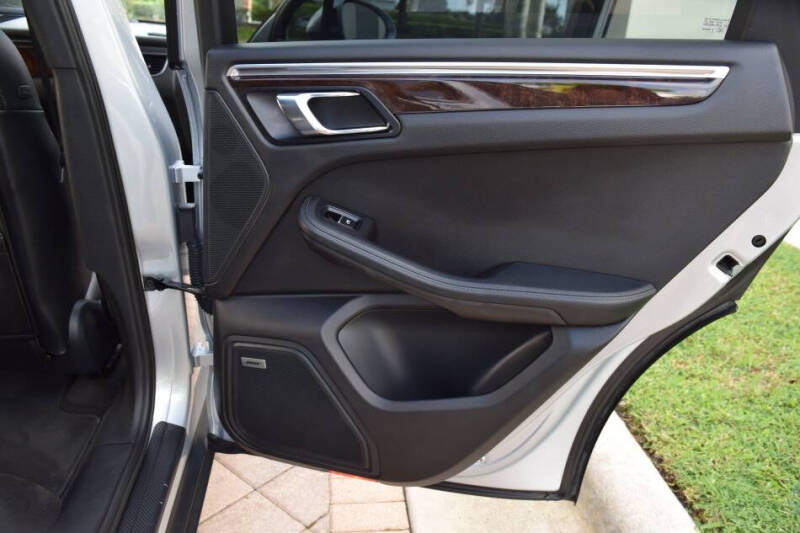 2016 Porsche Macan S